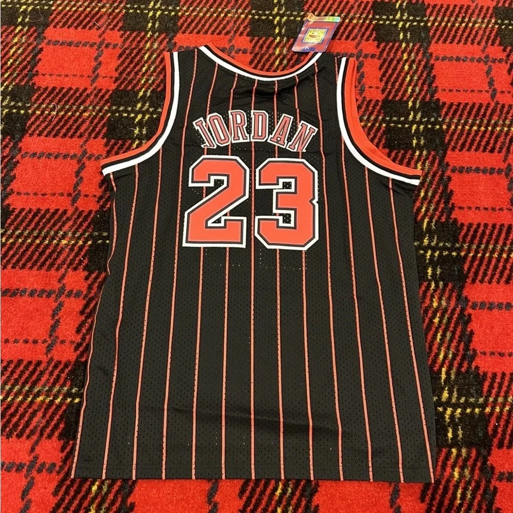 Brand new Michael Jordan Jersey Chicago Bulls YOUTH Stitched - Picture 1 of 4